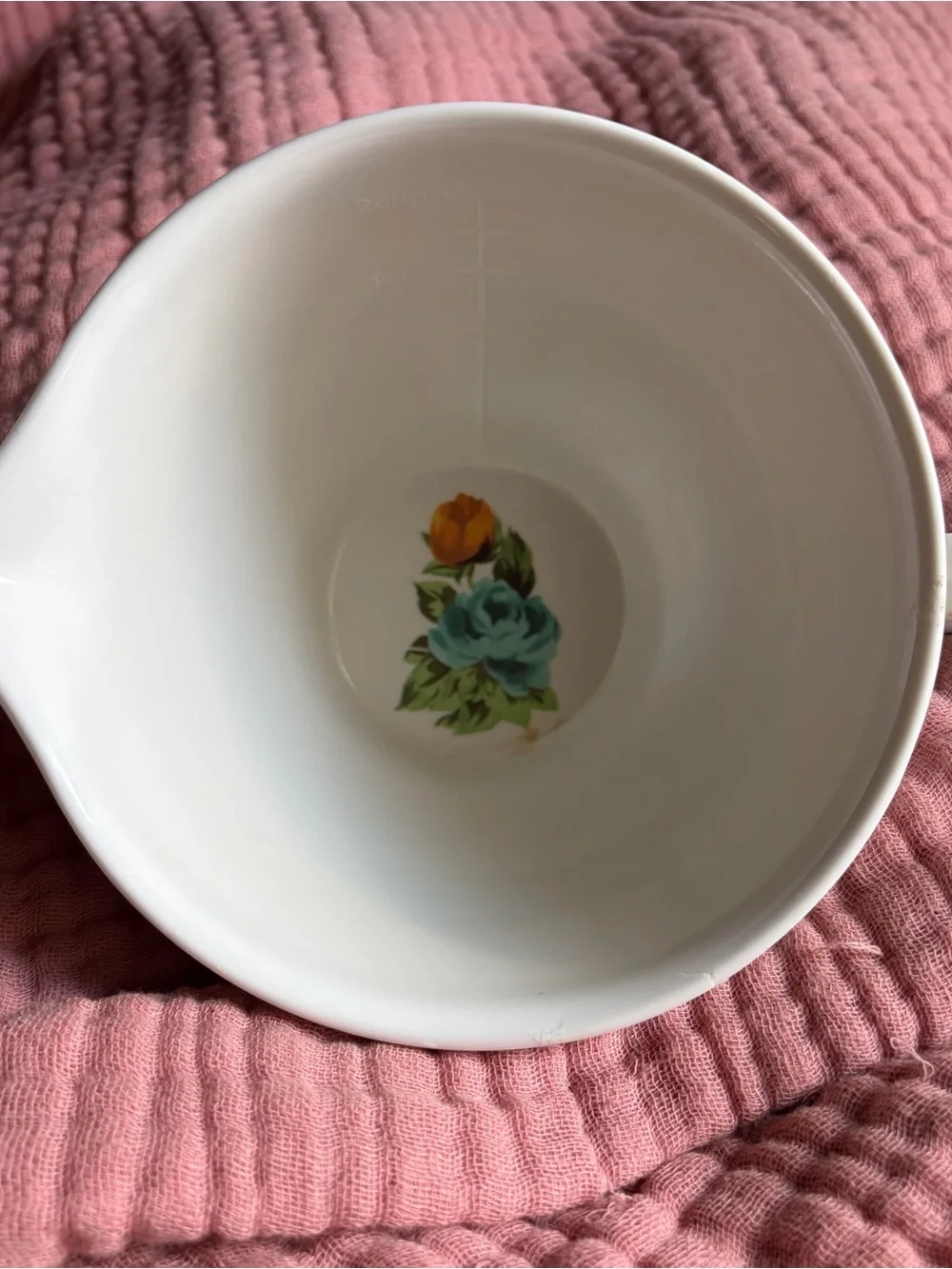 Pioneer Woman 2 cup measuring cup.  Note small mark on handle.  Hard plastic